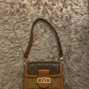 NOT AUTHENTIC Louis Vuitton small bag